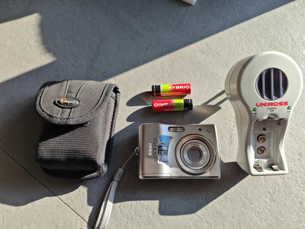 Nikon Coolpix 7.1 MP Compact Camera met Accessoires, Audio, Tv en Foto, Fotocamera's Digitaal, Ophalen of Verzenden