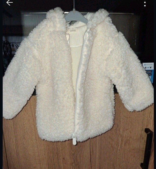 mooie dikke creme jas met leuke capuchon maat 68, Zeeman, Jongetje of Meisje, Nieuw, Ophalen of Verzenden