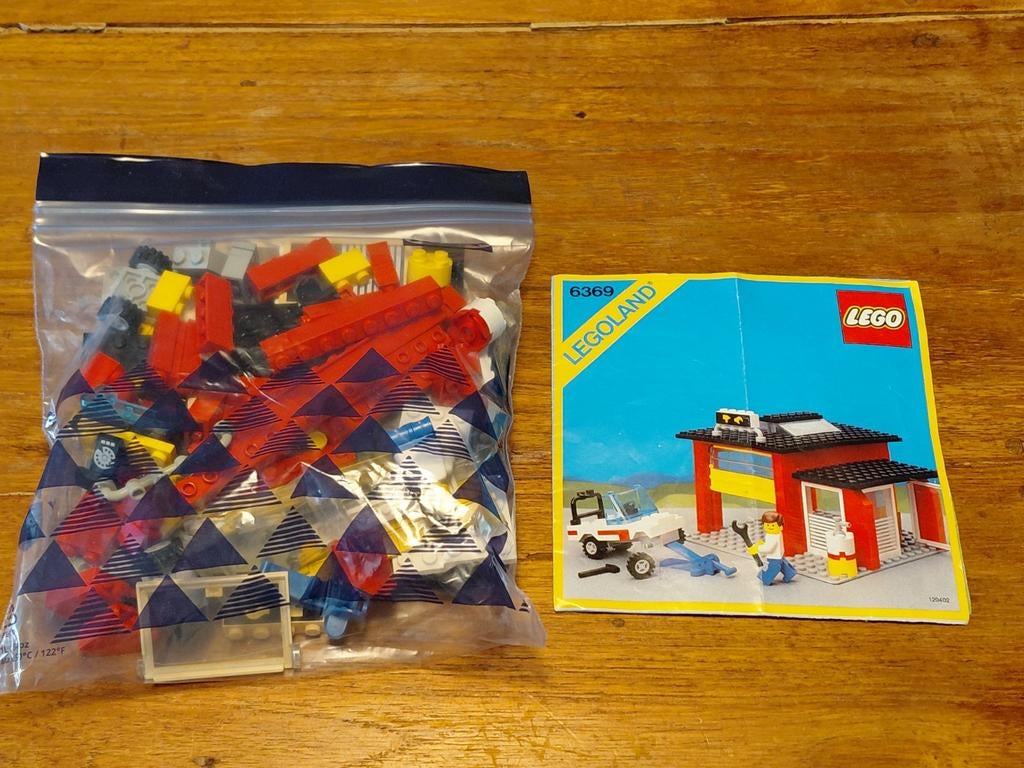 Lego 6369 Garage met auto, Gebruikt, Lego, Ophalen of Verzenden, Inclusief minifiguren