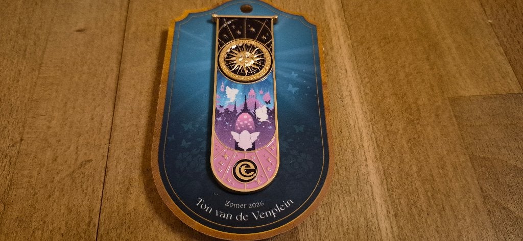 Derde efteling zomerpin ton van de venplein droomvlucht, Ophalen of Verzenden, Nieuw, Button of Speldje