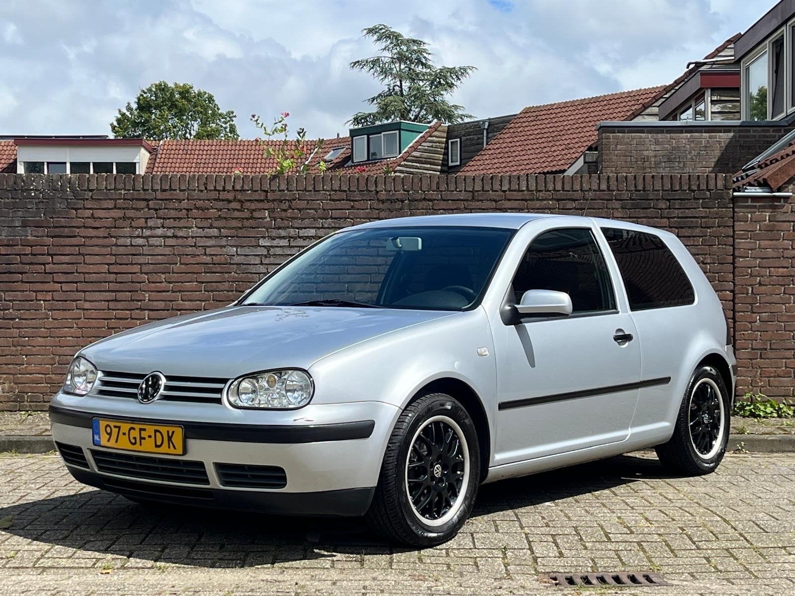 Volkswagen Golf 1.6 77KW 2000 Grijs, Voorwielaandrijving, 1064 kg, 49 €/maand, 1200 kg