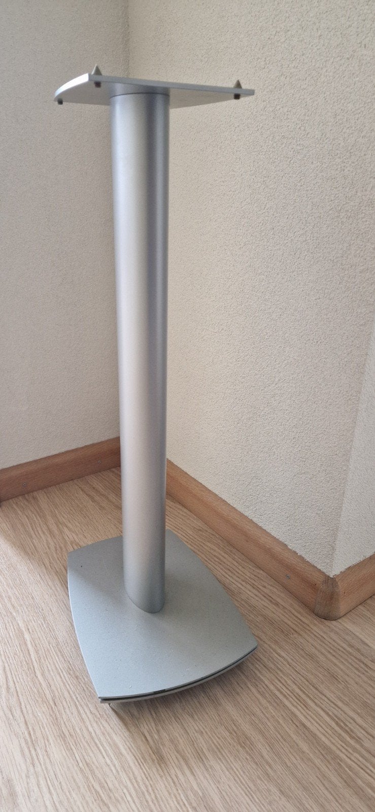 2 Speaker standaards - 65 cm hoog, Audio, Tv en Foto, Luidsprekers, Gebruikt, Inclusief standaarden, Overige typen, Minder dan 60 watt