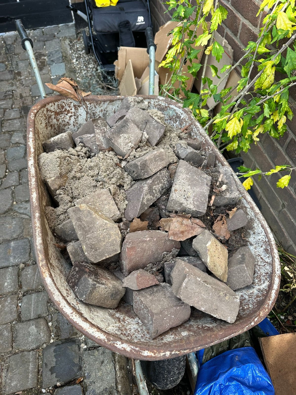 Gratis gebroken waaltjes voor straatwerk of opvulling, Ophalen, Gebruikt, Beton, Klinkers