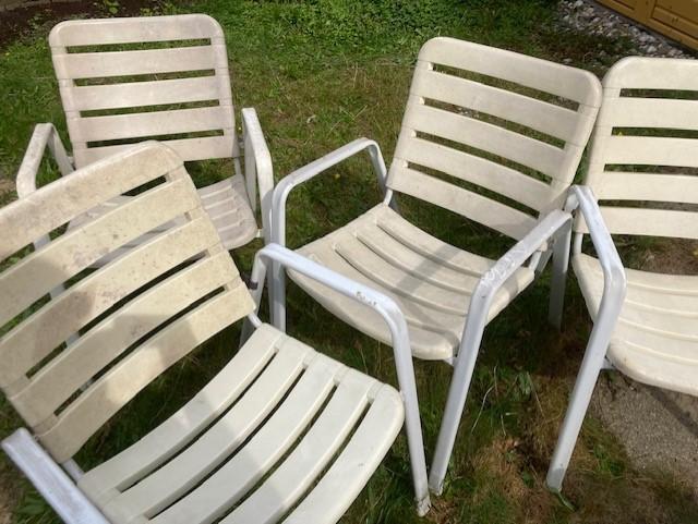 Opknappers, 4 zware stapelbare tuinstoelen, kunststof?, Ophalen, Gebruikt, Overige materialen
