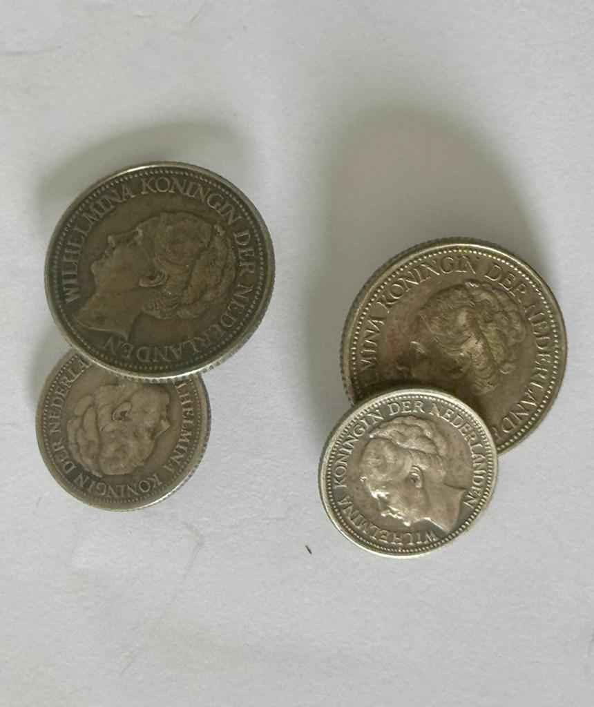 Set Zilveren Manchetknopen Wilhelmina munten Stil verzet, Verzamelen, Ophalen of Verzenden, Overige soorten, Nederland, Overige typen
