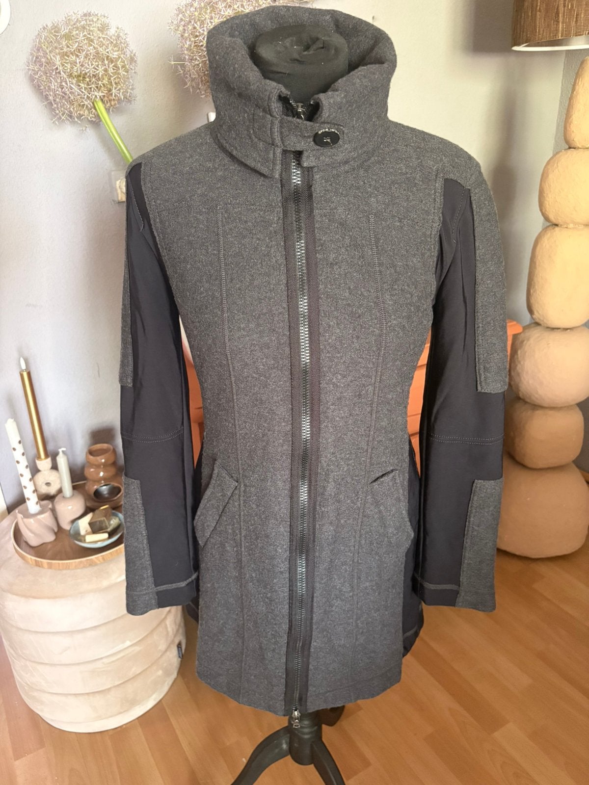 Marccain mooie grijze 100% wollen jas mt 38 ZGAN, Kleding | Dames, Ophalen of Verzenden, Zo goed als nieuw, Maat 38/40 (M), Grijs