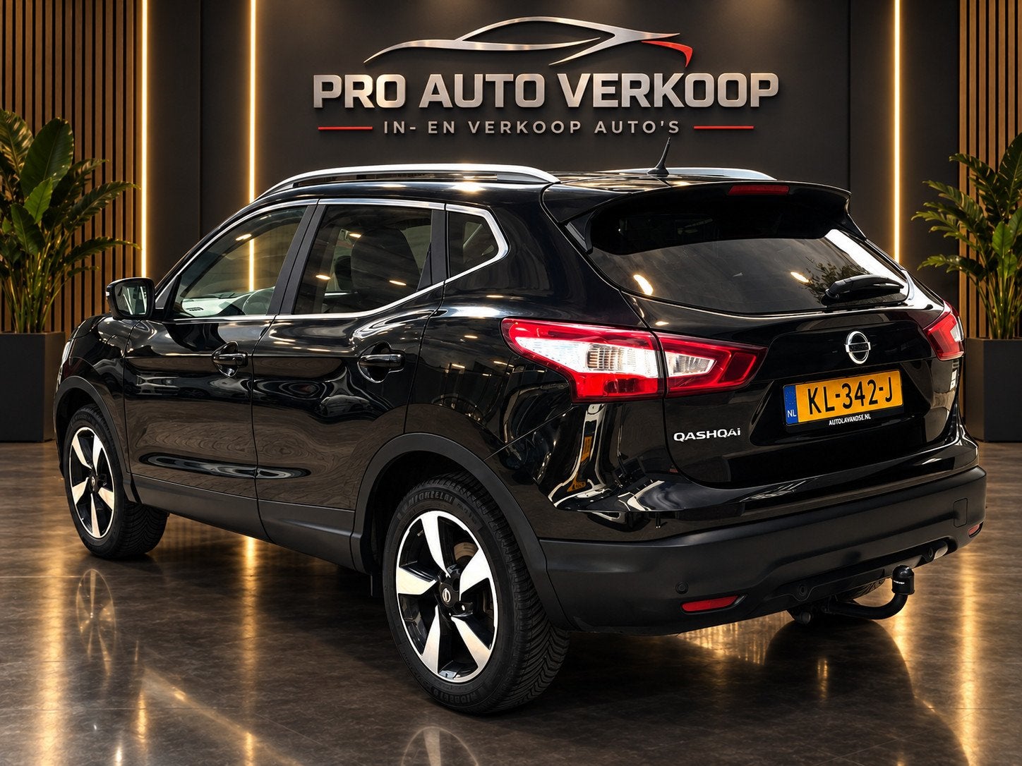 Nissan Qashqai 1.2 Connect Edition 3d cam_Trekh_Panoramadak, Gebruikt, 4 cilinders, 116 pk, Zwart