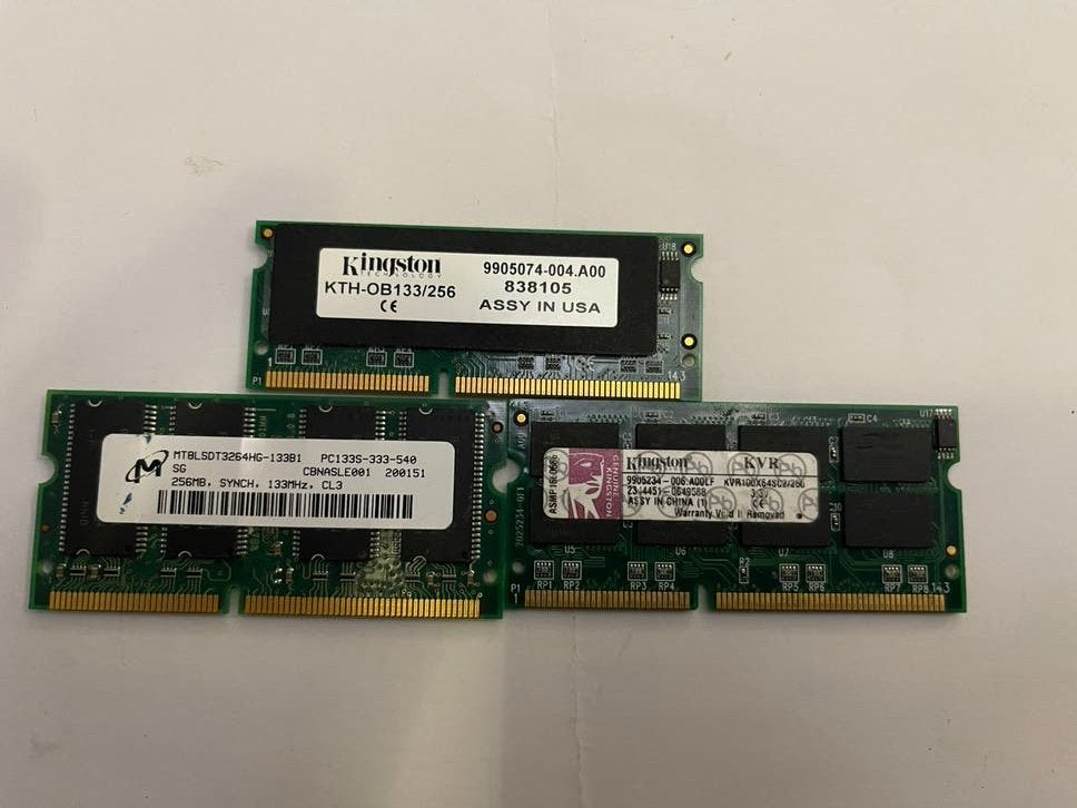 3x 256mb SDRAM sodimm, Computers en Software, RAM geheugen, Ophalen of Verzenden, Zo goed als nieuw, Laptop