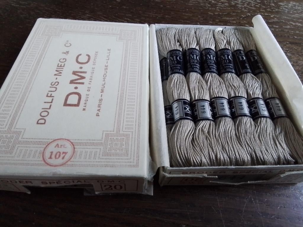 12 strengetjes broder dmc nog in een doosje, kleurnummer 644, Ophalen of Verzenden, Nieuw, Handborduren, Borduurpakket