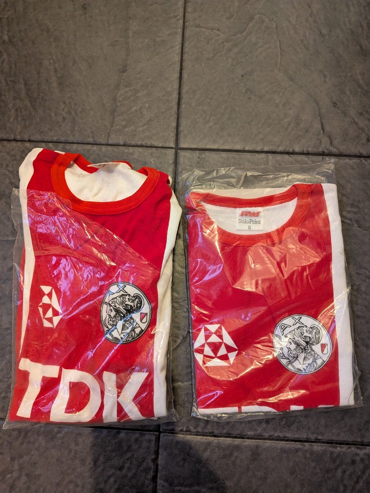 1x Ajax Retro Shirt TDK – Maat S – Nieuw in plastic
Beschrij, Ophalen, Nieuw, Shirt