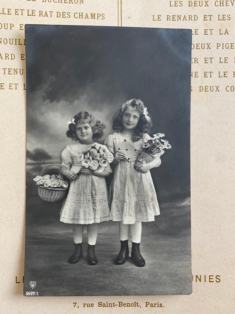 1913 Twee meisjes met bloemen (II), Ophalen of Verzenden, Voor 1920, Gelopen, Kinderen