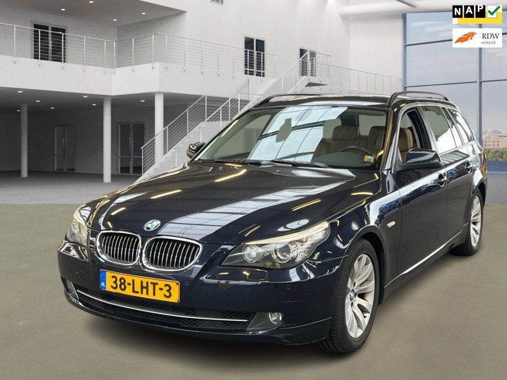 BMW 5-serie Touring 525i Business Line Edition II AUT|XENON|, Auto's, BMW, Achterwielaandrijving, Gebruikt, 2000 kg, Blauw
