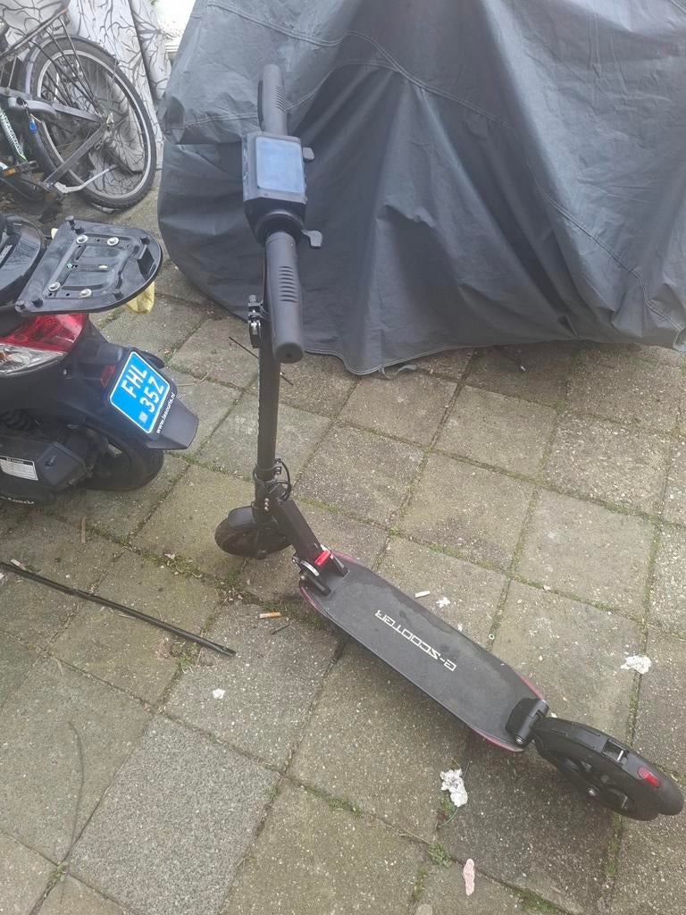E-scooter, Fietsen en Brommers, Steps, Ophalen, Zo goed als nieuw, Elektrische step (E-scooter), Onbekend