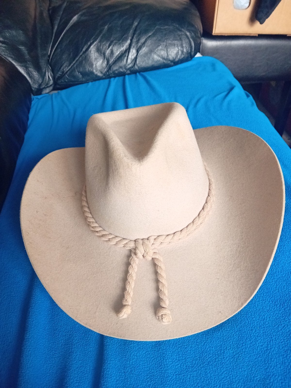 COWBOY HOED MERK RUNNING BEAR FUR FELT, Hoed, Zo goed als nieuw, Running bear fur felt, One size fits all