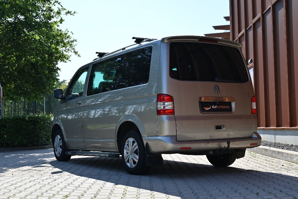 Volkswagen Transporter T5 2.5 TDI Highline dubbel cabine, Auto's, Voorwielaandrijving, Zwart, Volkswagen, 2500 kg
