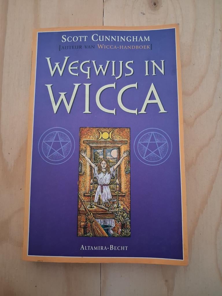 S. Cunningham - Wegwijs in Wicca, Overige typen, Ophalen of Verzenden, Zo goed als nieuw, Astrologie
