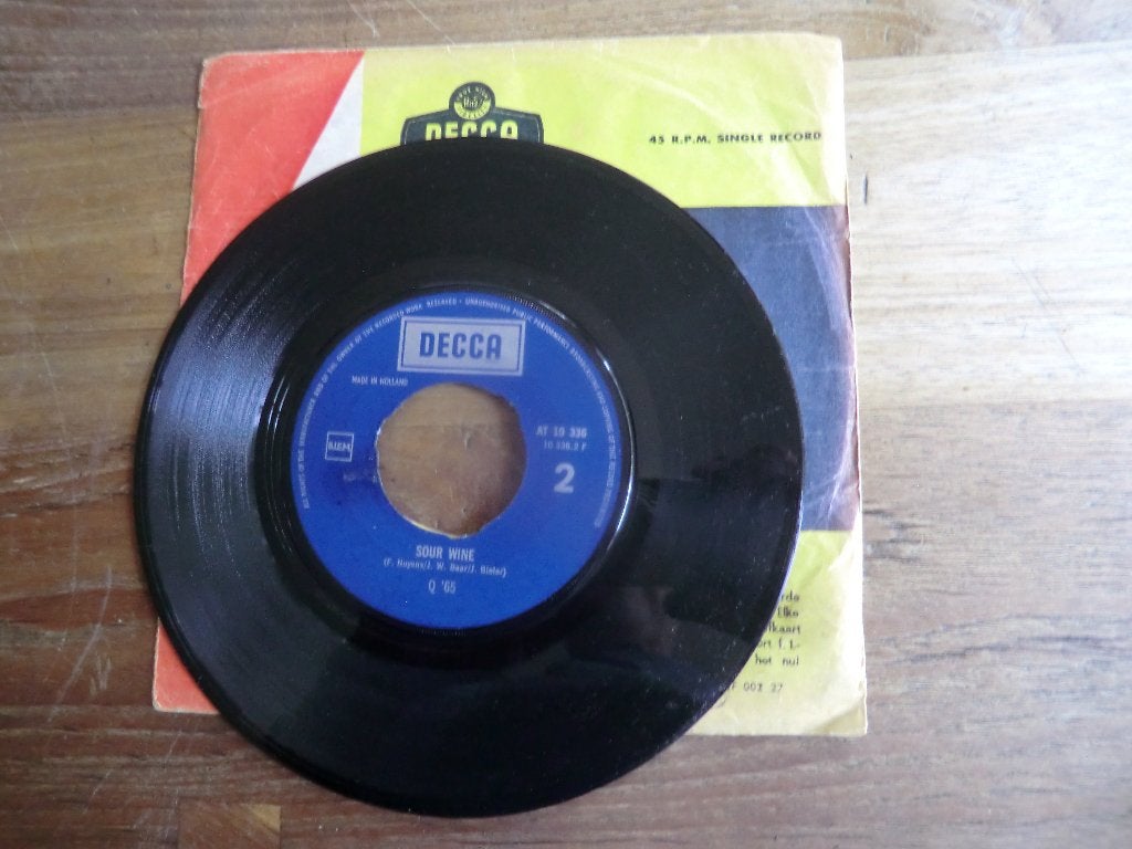 q 65         sour wine/ann, Cd's en Dvd's, Vinyl Singles, Verzenden, Gebruikt, 7 inch, Pop