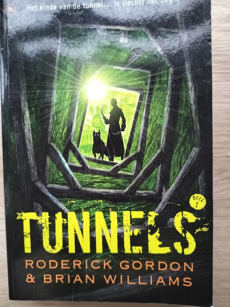 Tunnels, Ophalen of Verzenden, Zo goed als nieuw