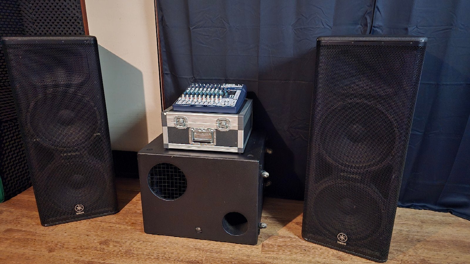 Yamaha DSR215 actieve luidspreker (set van 2) en 1x18 inch, Vloerstaande luidspreker, Gebruikt, Yamaha, Ophalen
