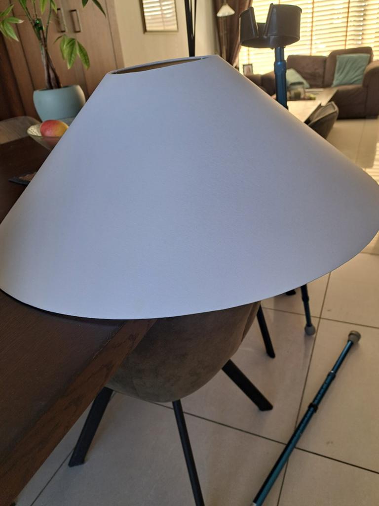 Witte lampenkap - 60 cm onder, 15 cm boven, 30 cm hoog, Ophalen of Verzenden