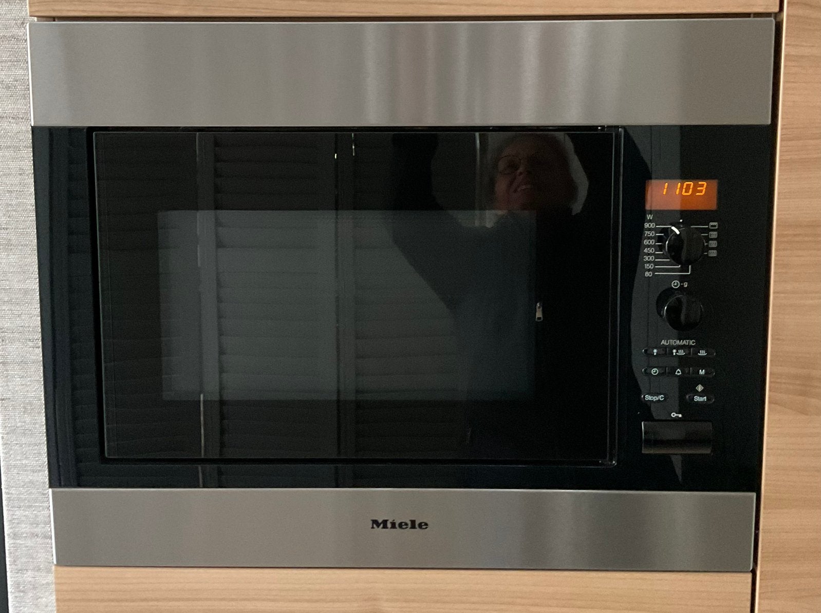 TE KOOP AANGEBODEN: Z.G.A.N. MIELE RVS MAGNETRON, Ophalen of Verzenden, Zo goed als nieuw