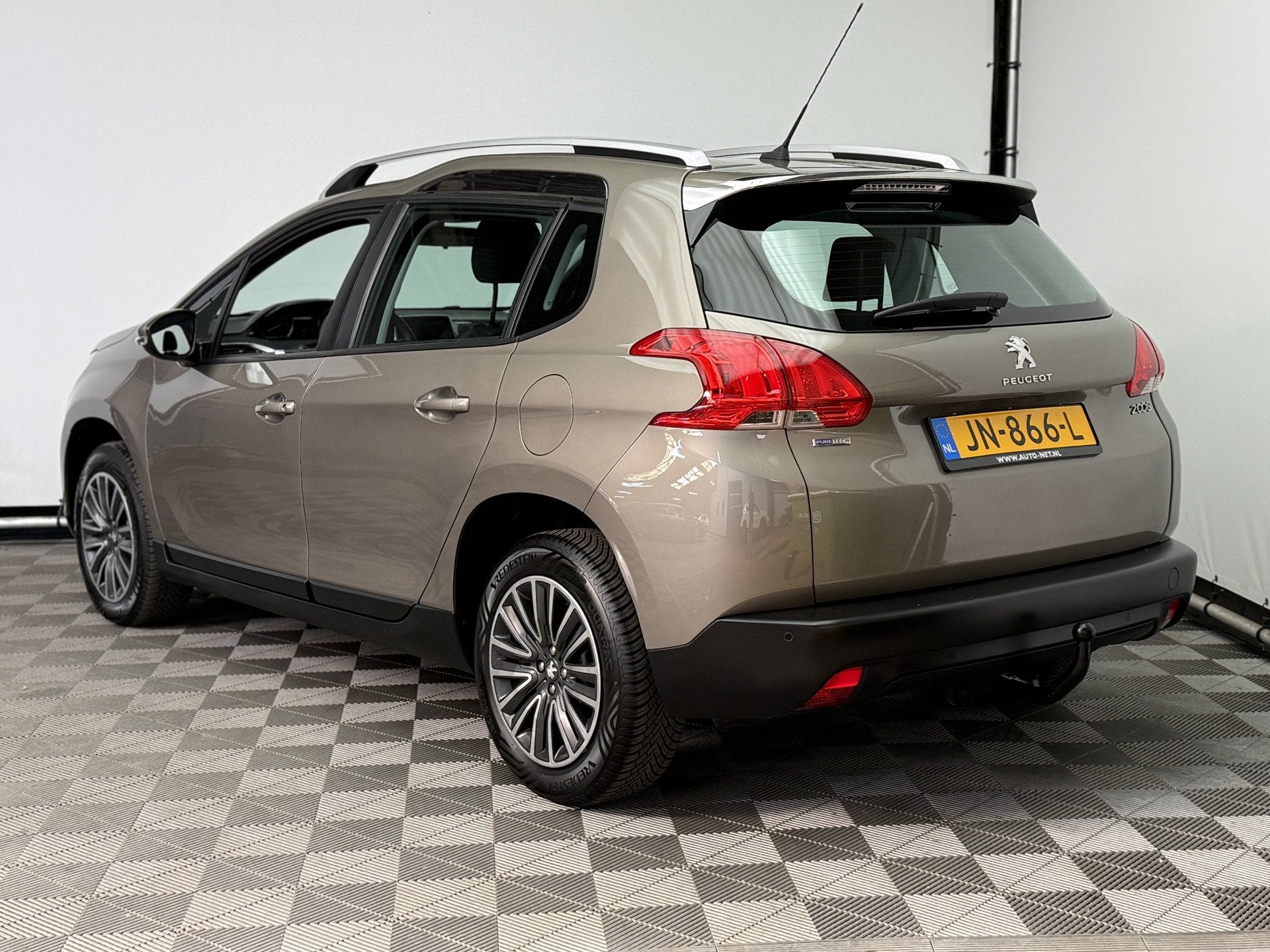 Peugeot 2008 1.2 PureTech Blue Lion Navi NW Distributie NL A, Auto's, Voorwielaandrijving, Stof, Met garantie (alle), 82 pk