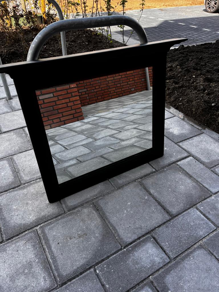 Zwarte spiegel met sierlijke lijst, Ophalen, Gebruikt, 75 tot 100 cm, Minder dan 100 cm