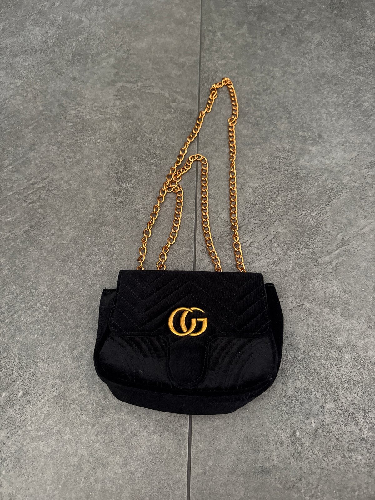 Zwarte Gucci tas met gouden ketting, Ophalen of Verzenden, Zo goed als nieuw, Zwart, Schoudertasje