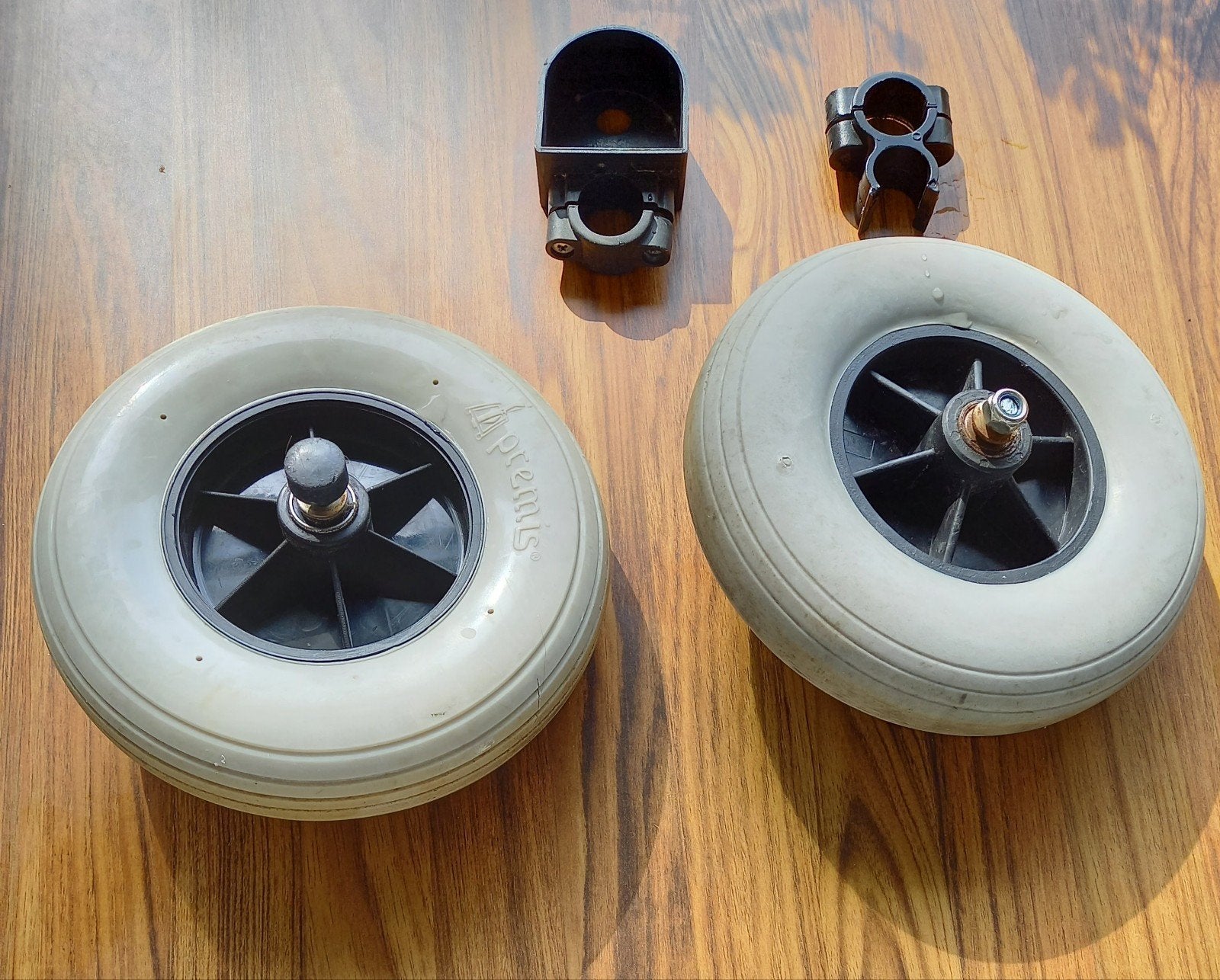 te koop: 2 rollator wieltjes en een stokhouder, Diversen, Ophalen, Gebruikt