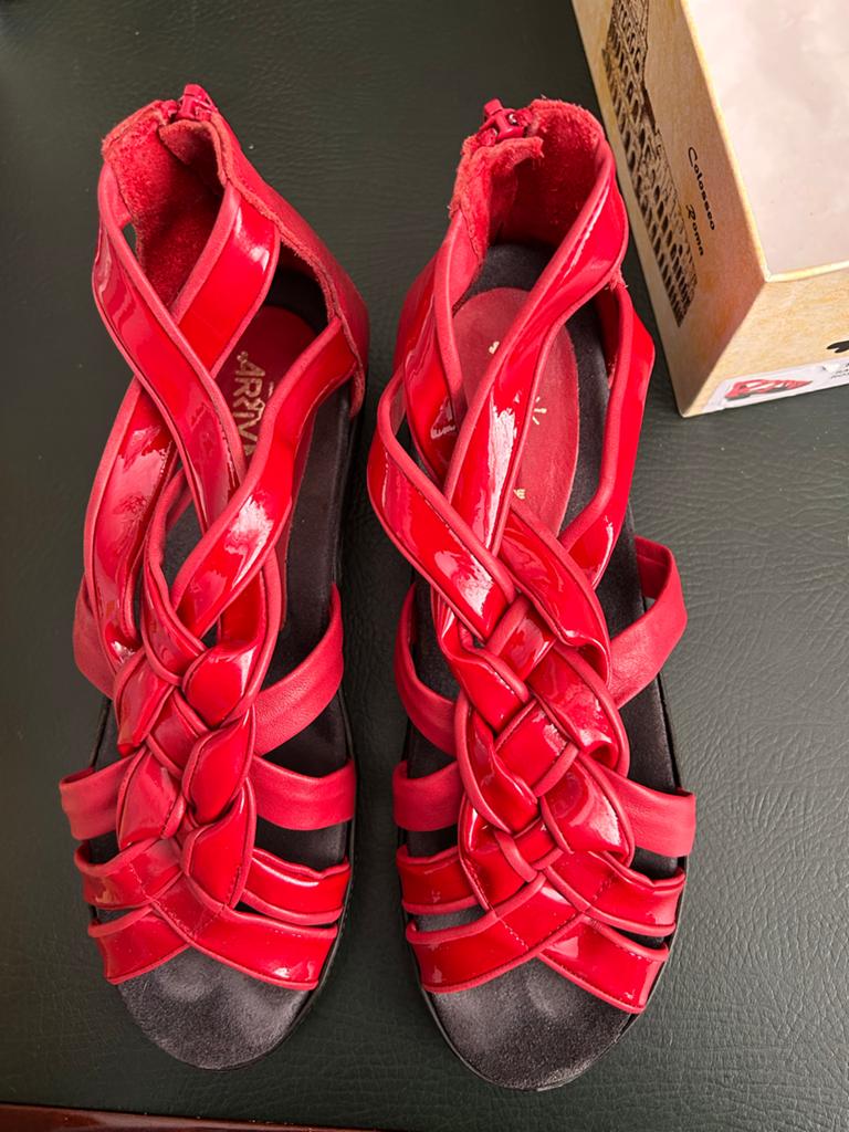 Rode Arriva sandalen maat 40 - Zo goed als nieuw, Kleding | Dames, Ophalen, Zo goed als nieuw, Rood, Sandalen of Muiltjes