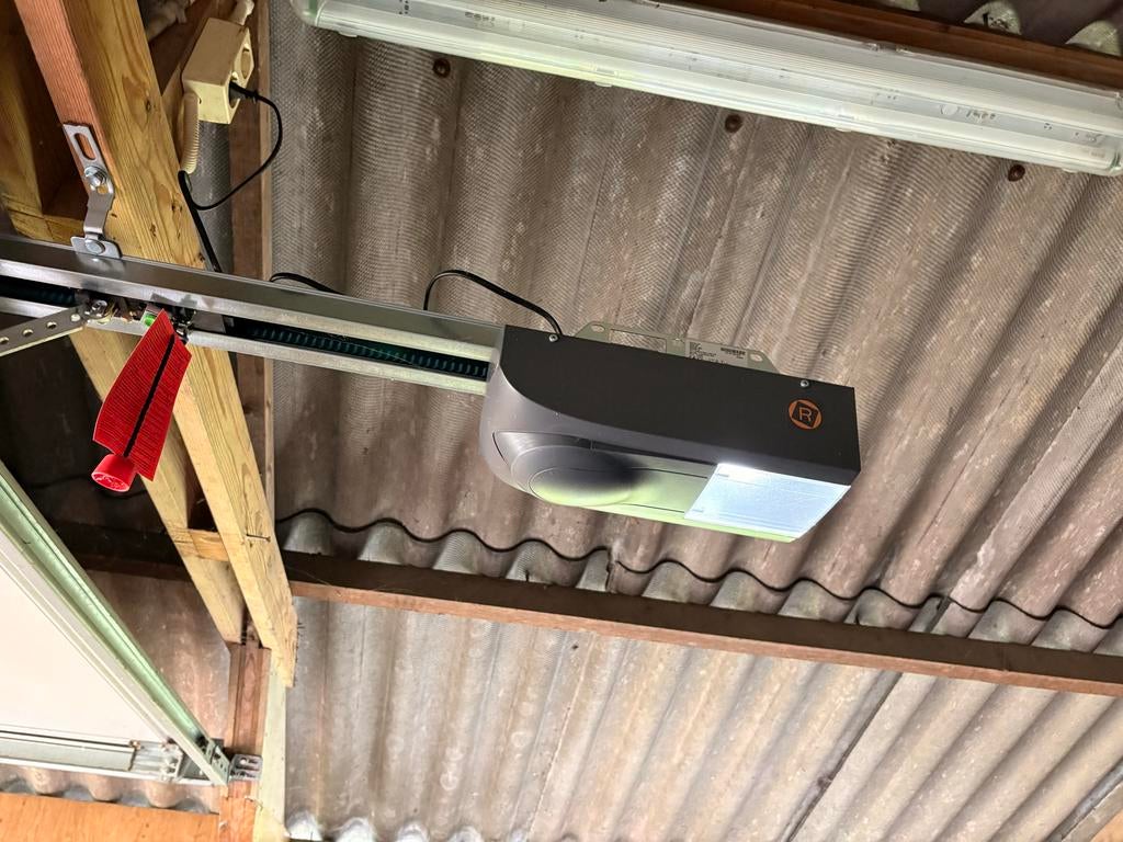 Zwarte garagedeur (nieuwe motor), Ophalen, Gebruikt, 80 tot 100 cm, Garagedeur