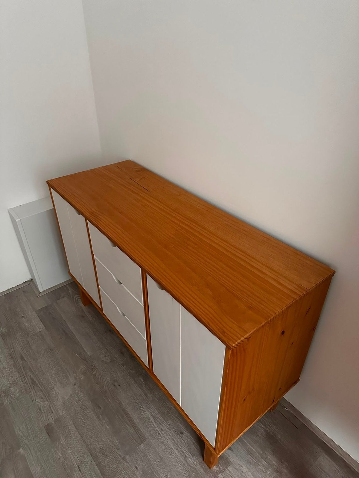Mooi Scandinavisch dressoir – bruin/wit, Ophalen, Zo goed als nieuw, 25 tot 50 cm, Grenenhout