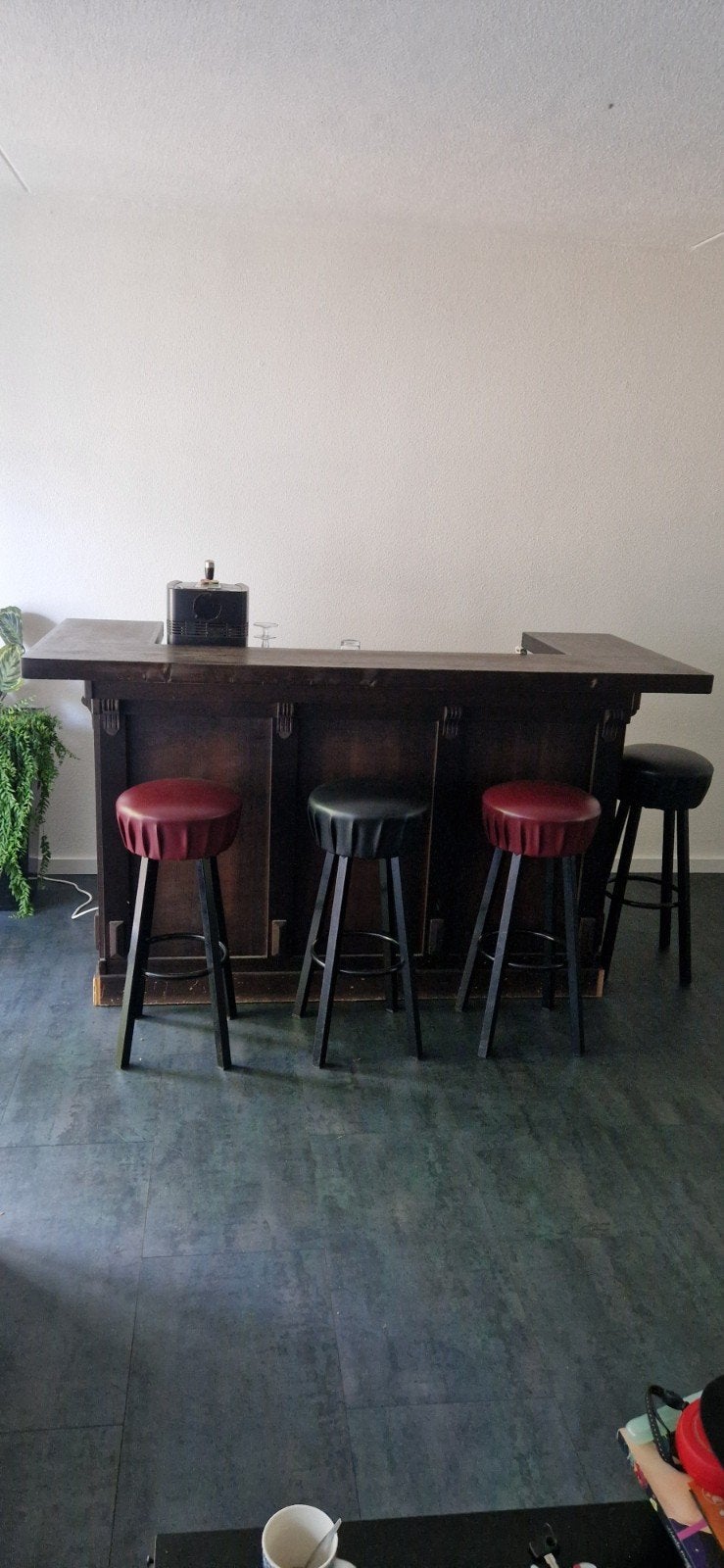 Bar met 4 krukken., Ophalen, Gebruikt, Inclusief barstoelen