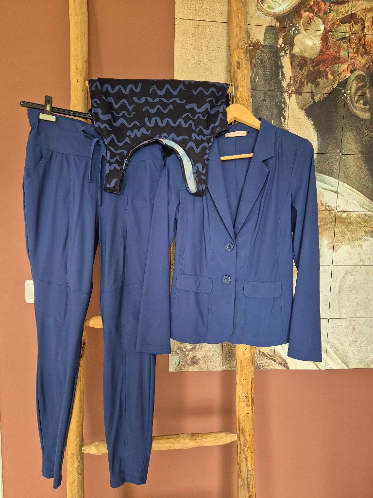 Mooie set van Studio Anneloes in classic blue, Maat 38/40 (M), Kostuum of Pak, Studio Anneloes, Blauw