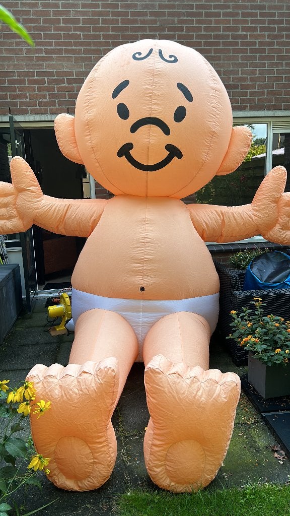 Opblaasbare Baby te huur, Hobby en Vrije tijd, Feestartikelen | Verhuur, Ophalen, Zo goed als nieuw, Geboorte of Huwelijk
