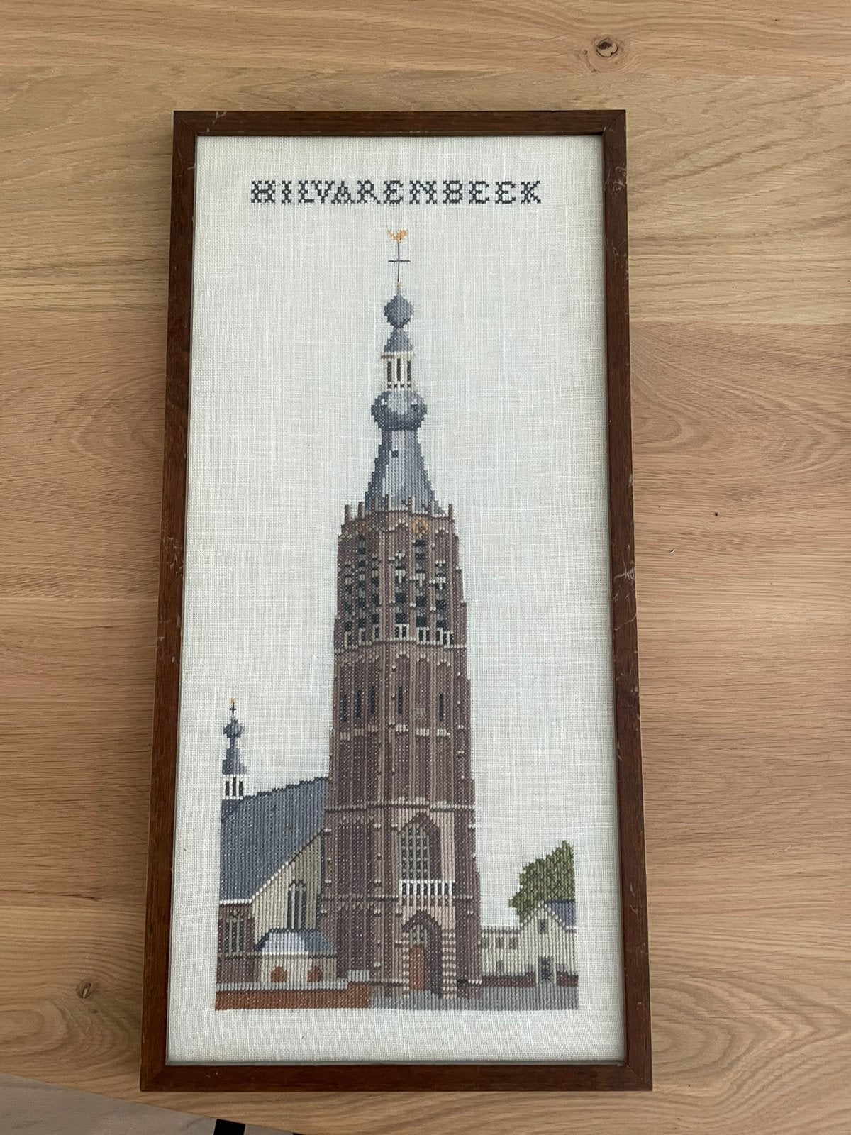 Handgeborduurde Sint-Petrusbasiliek Hilvarenbeek, ingelijst, Antiek en Kunst, Kunst | Tekeningen en Foto's, Ophalen of Verzenden