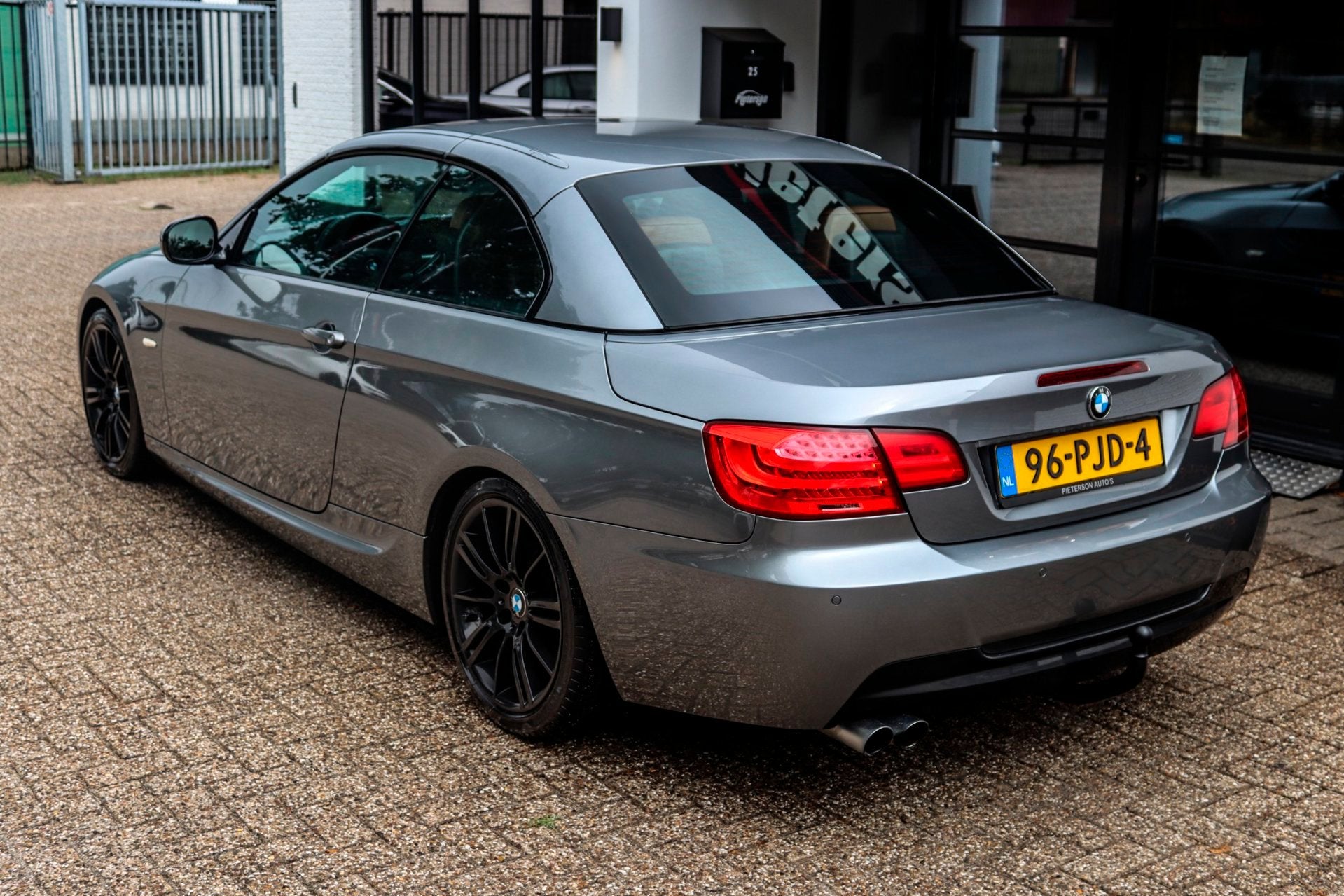 BMW 3-serie Cabrio 325i M-Pakket NAP MEMORY LEDER TREKHAAK, Achterwielaandrijving, Gebruikt, Cabriolet, 4 stoelen