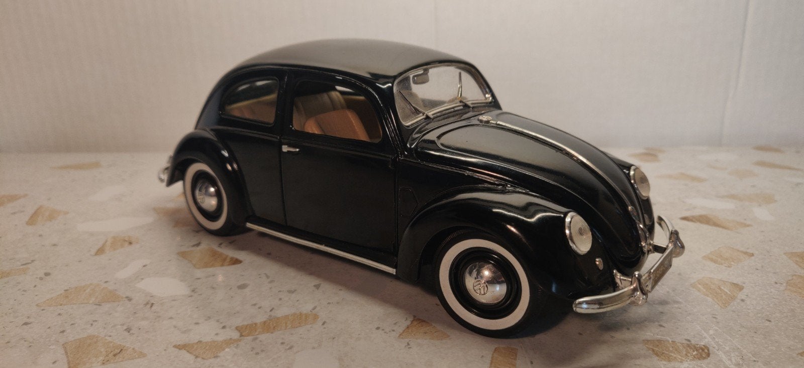 Volkswagen Kever modelauto - Zwart en Blauw/Wit, Ophalen of Verzenden, Zo goed als nieuw, Auto, Maisto