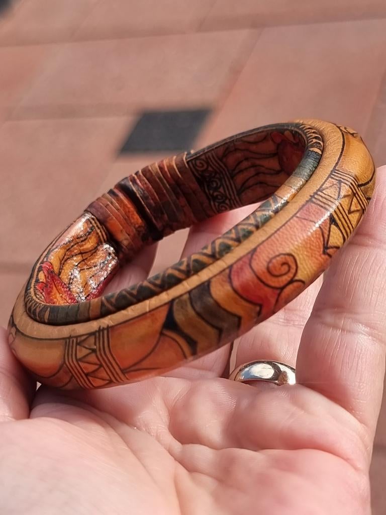 Vintage echte leather bangle armband, Sieraden, Tassen en Uiterlijk, Armbanden, Ophalen of Verzenden, Zo goed als nieuw, Goud