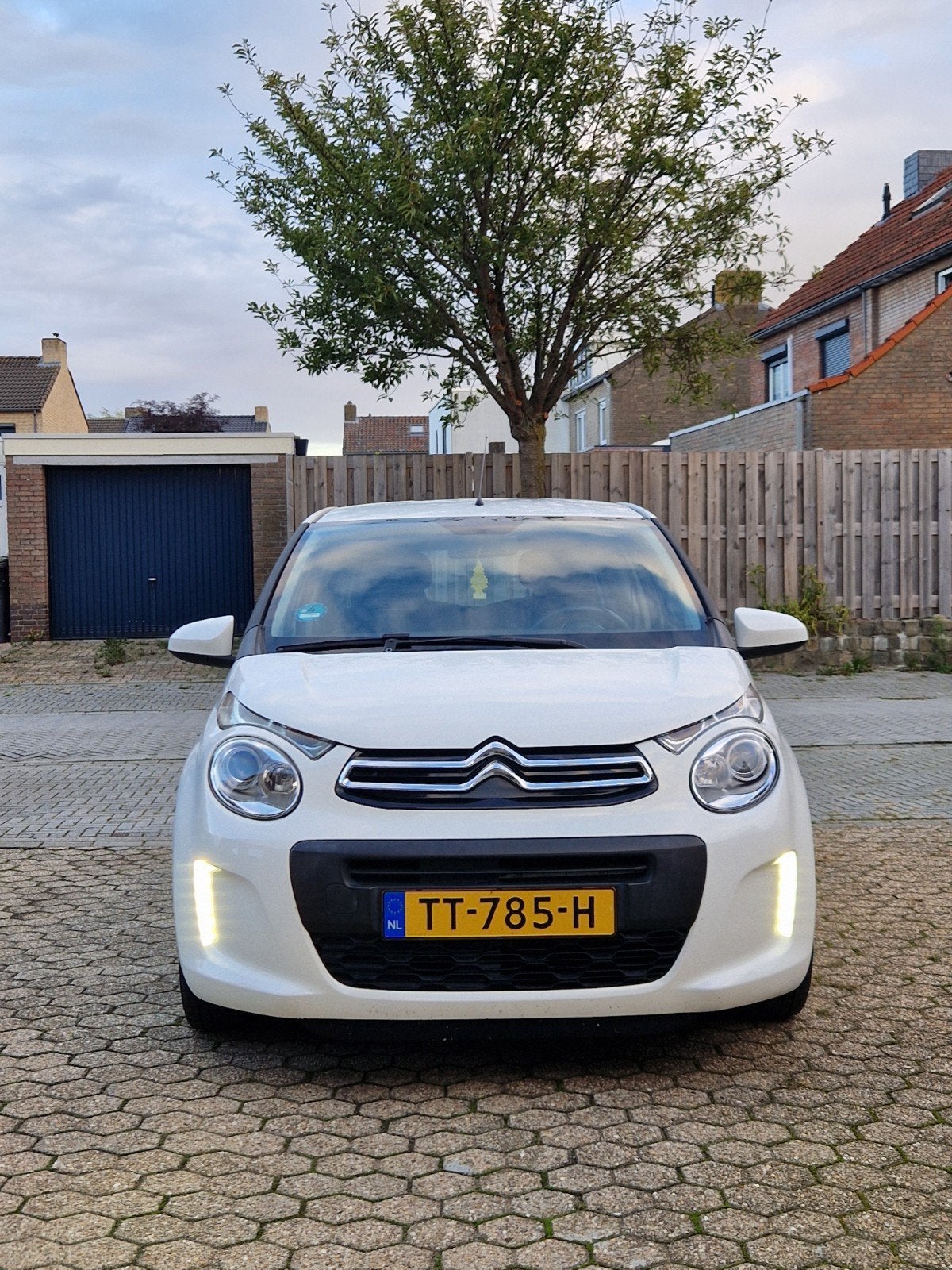 Citroën C1 1.0 E-vti 68 3-DRS 2014 Wit, Auto's, Voorwielaandrijving, 31 €/maand, 4 stoelen, C1