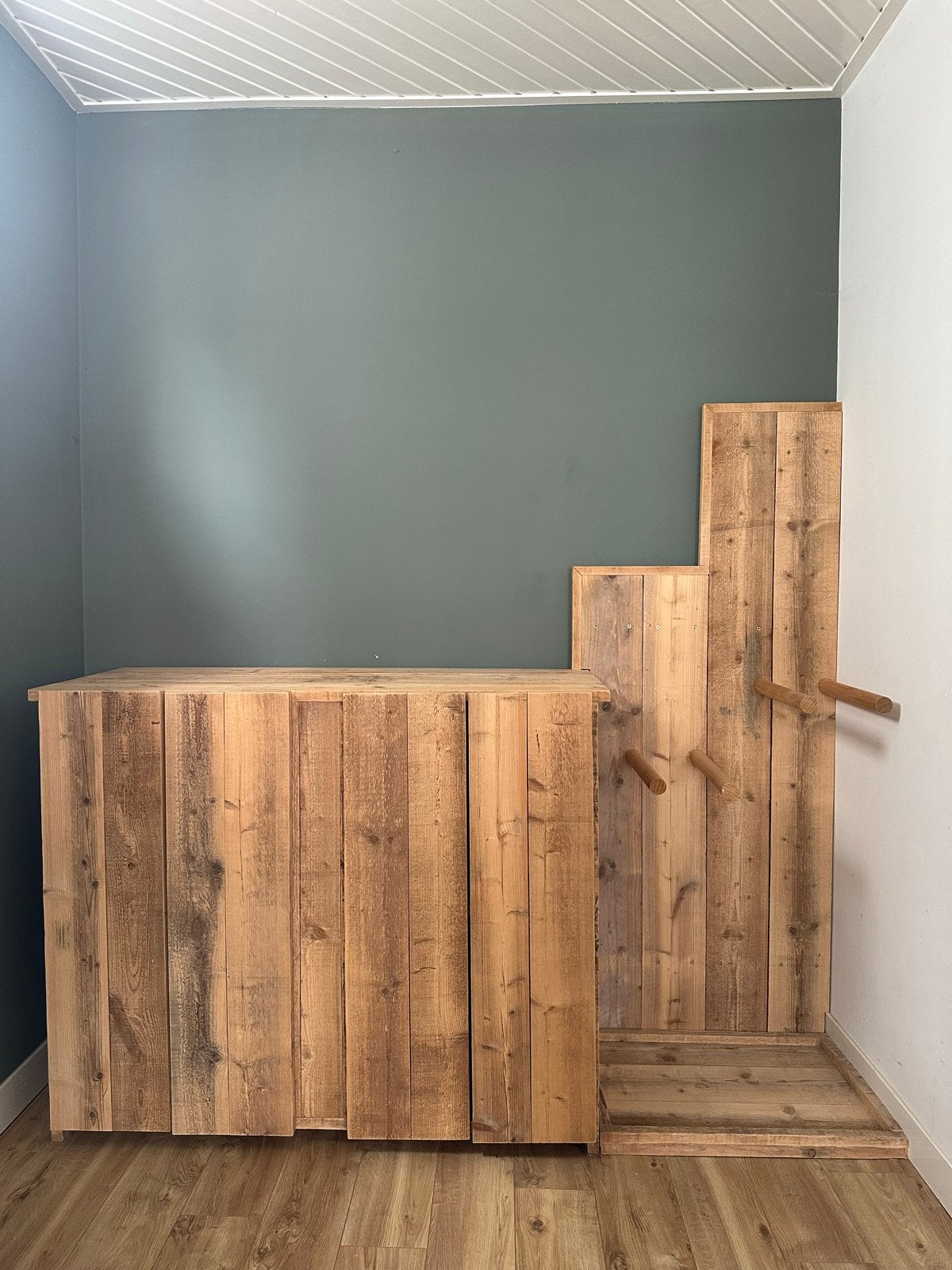 Robuuste houten kast met surfboard rek, Huis en Inrichting, Woonaccessoires | Kapstokken, Gebruikt, 150 tot 200 cm, Hout, Ophalen