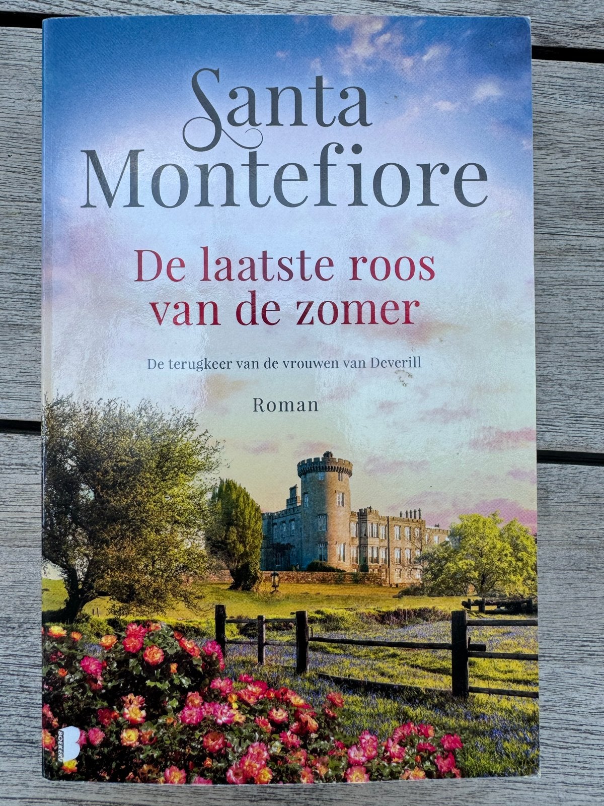 Santa Montefiore - De laatste roos van de zomer, Boeken, Ophalen of Verzenden, Zo goed als nieuw, Europa overig