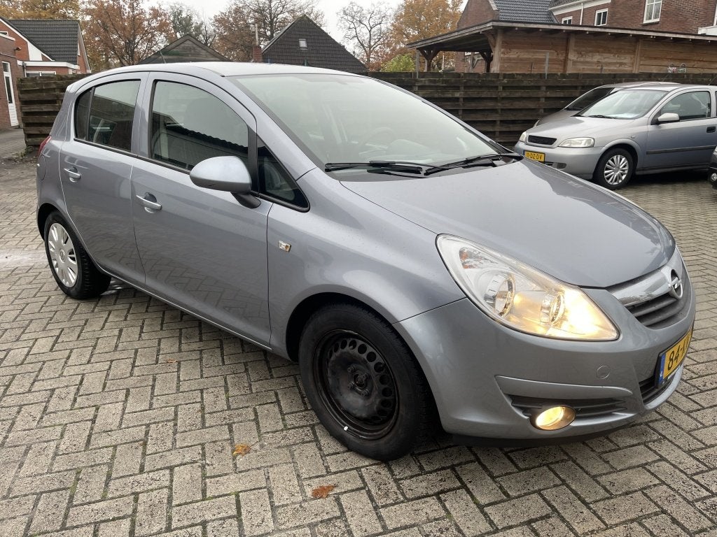 Opel Corsa 1.4 16v Airco Cruise control APK: Nieuw bij aflev, Voorwielaandrijving, 1063 kg, Gebruikt, 4 cilinders