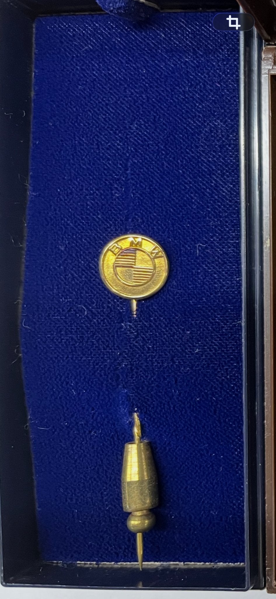 Vintage BMW reversspeld / pin - Goud, Ophalen of Verzenden, Zo goed als nieuw, Auto's