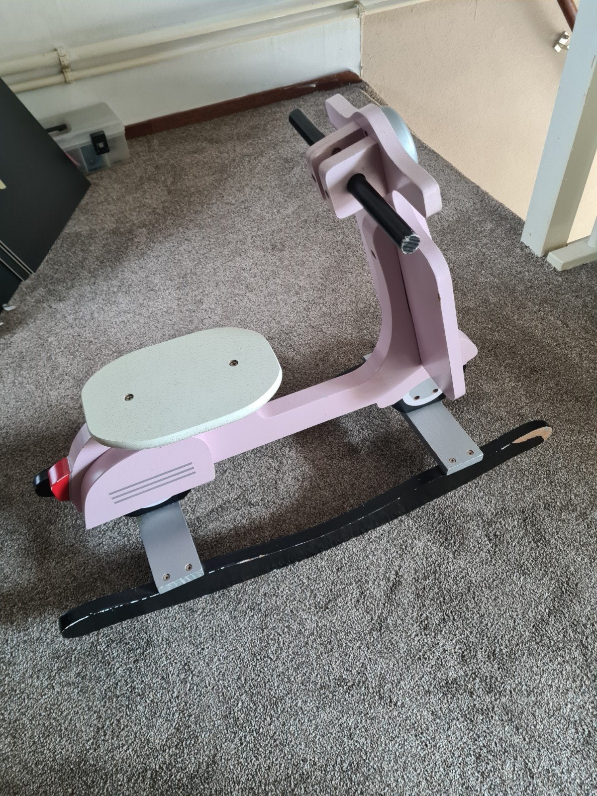 Roze houten hobbelscooter voor kinderen, Ophalen, Gebruikt