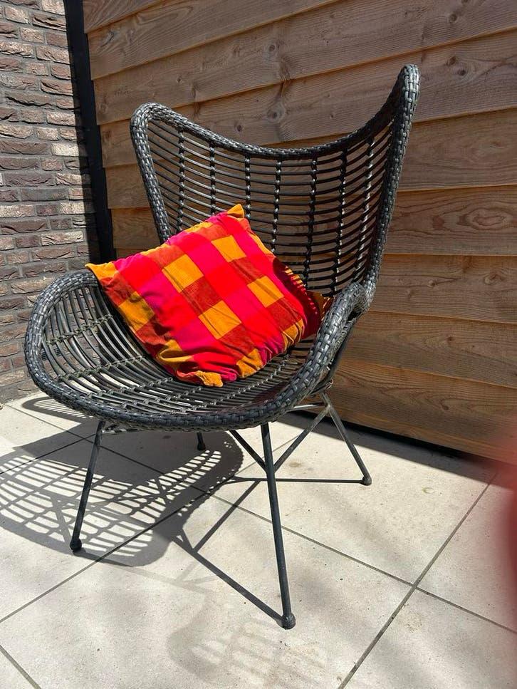 Zwarte rieten stoel Karwei met kussen, Tuin en Terras, Tuinstoelen, Ophalen, Gebruikt, Rotan
