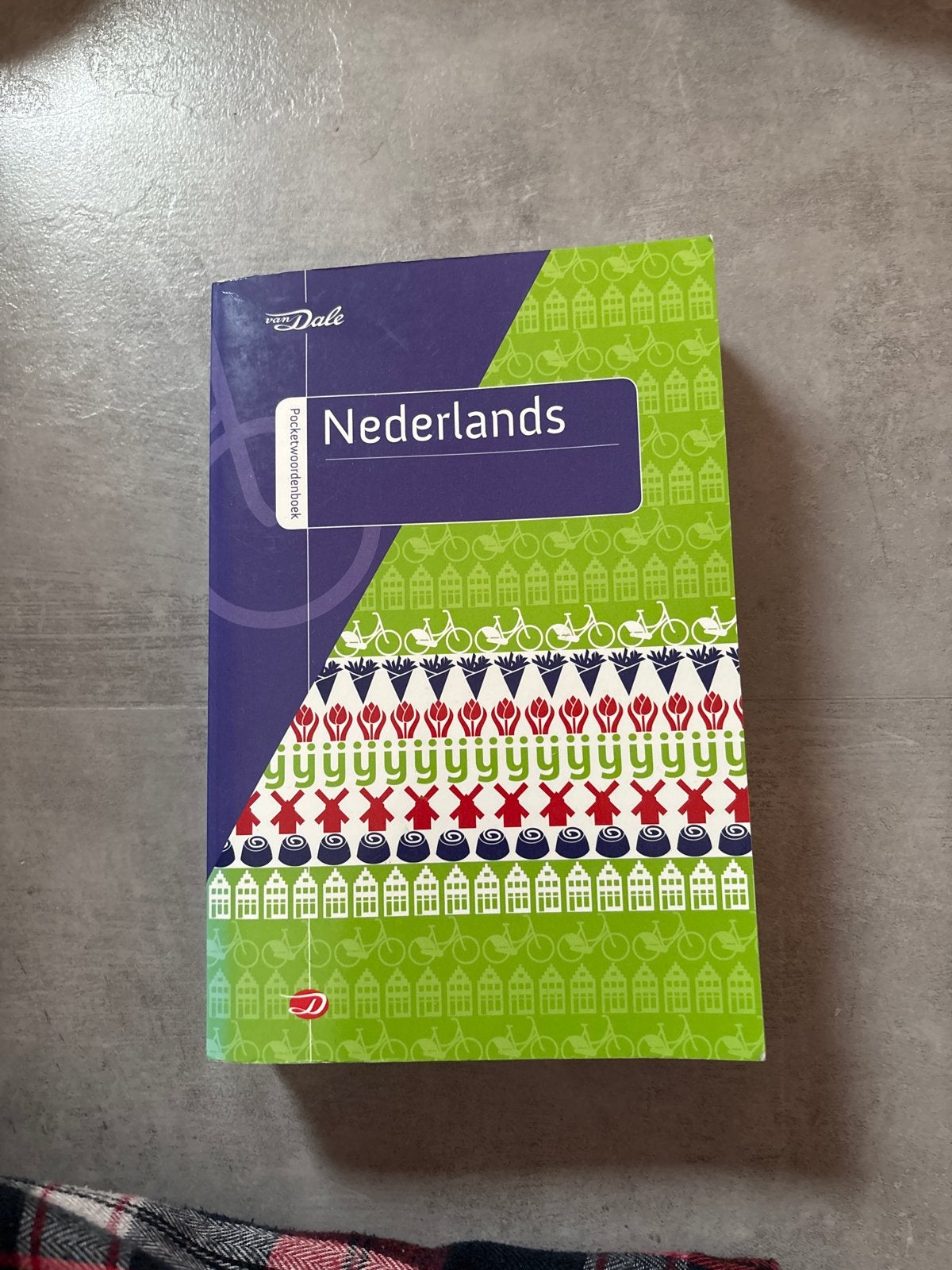 Van Dale Nederlands woordenboek - Perfecte woordenboek, Ophalen of Verzenden, Zo goed als nieuw, Non-fictie