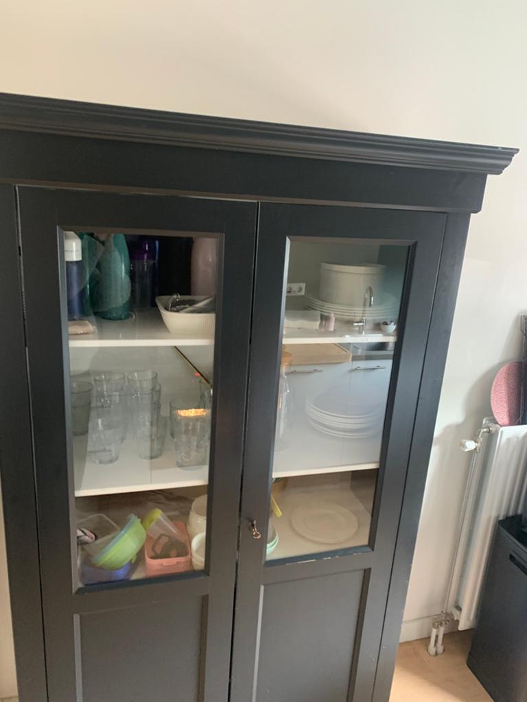 Gratis Woood Anna vitrinekast - Zwart, stijlvol en praktisch, Huis en Inrichting, Kasten | Vitrinekasten, Ophalen, Gebruikt, 50 tot 100 cm