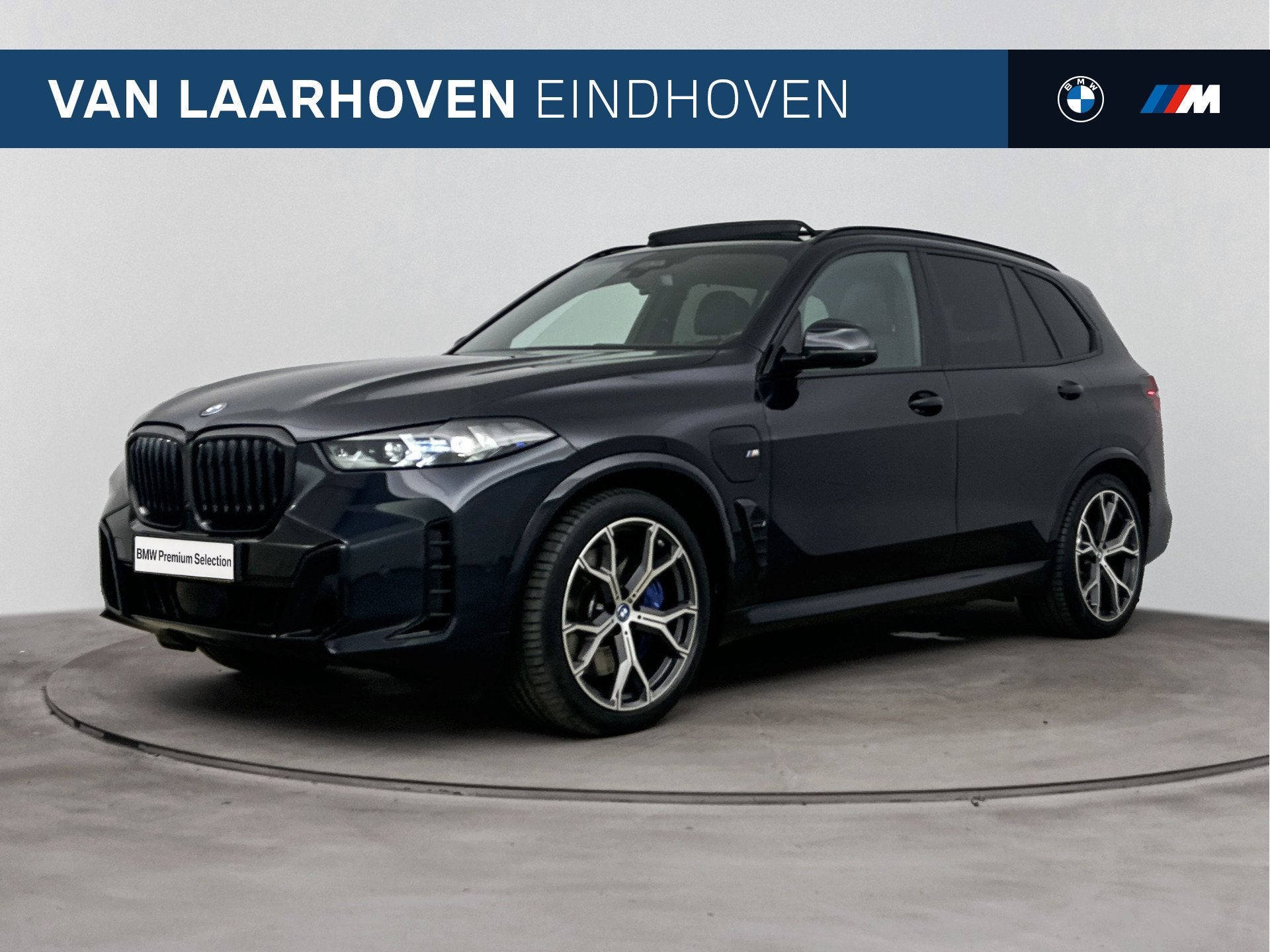 BMW X5 xDrive50e M Sport Automaat / Panoramadak / Comfortsto, Dealer onderhouden, Gebruikt, 2395 kg, Met garantie (alle)
