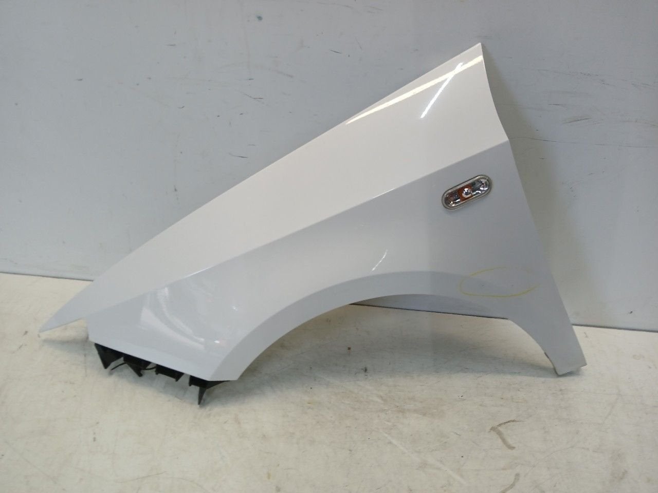 Spatbord links voor Seat Ibiza, Onderdelen@venauto.nl, Van der Ven Autorecycling B.V., Gebruikt, Ettenseweg 76, 4706 PB Roosendaal, The Netherlands